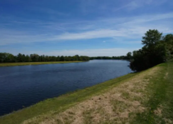 La Charmante Au Bord Du Cher